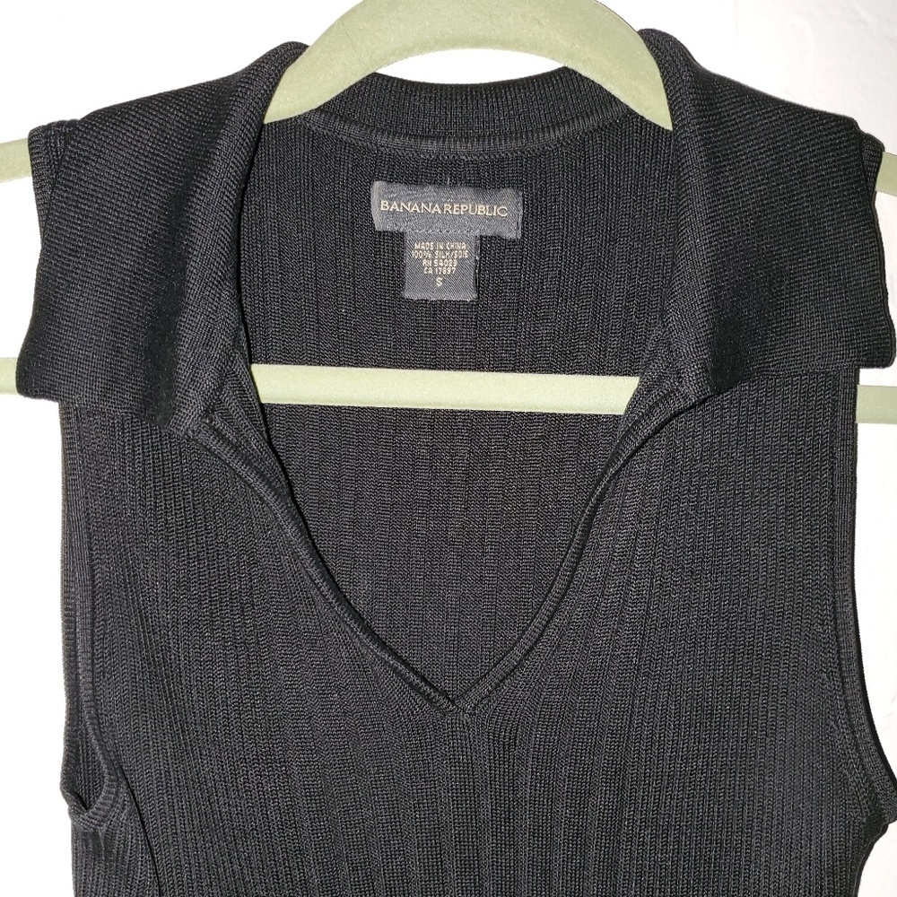 Banana republic v neck ribbed tank top